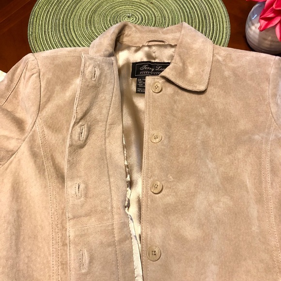 TERRY LEWIS LUXURY Beige Jacket 🧥 Can go with Dress 👗 Jeans 👖 and more - Picture 4 of 7
